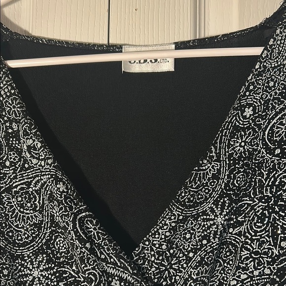 90’s Black and Silver Paisley Sparkly Wrap Top - Picture 3 of 6